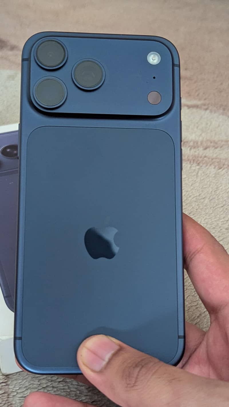 Apple iPhone 17 Pro Max 6