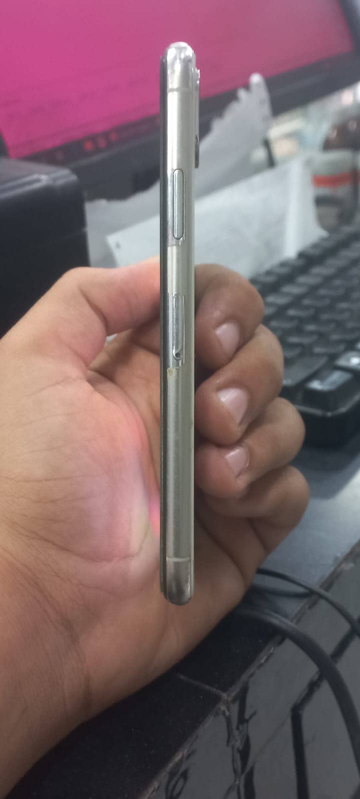 Apple iPhone X 3