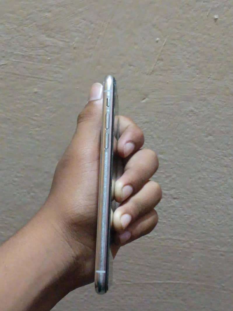 Apple iPhone X 5