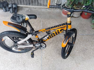 Sports bike  in good condition plus good hand breaks