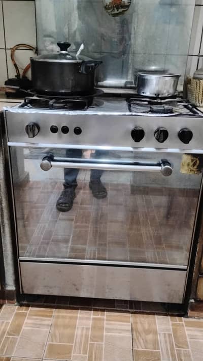 Three burner home used cooking range for urgent sale