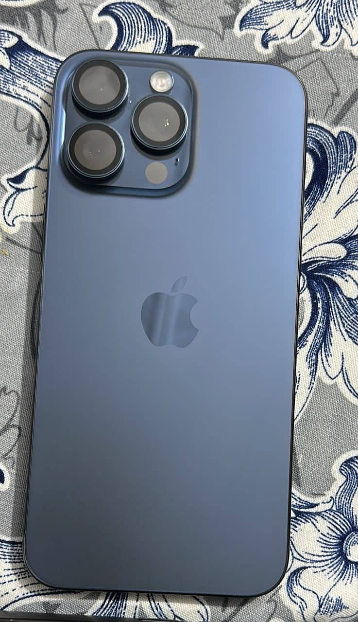 Apple iPhone 15 Pro Max 0