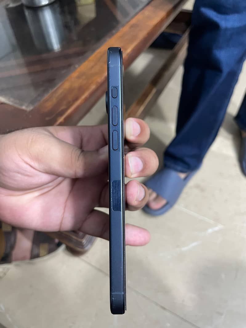 Apple iPhone 15 Pro Max 2