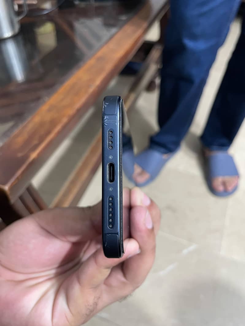 Apple iPhone 15 Pro Max 4
