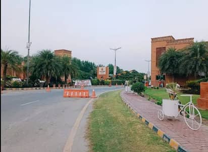 150 ft Main Boulevard 2 Marla Commercial On Installments Plan Available For Sale