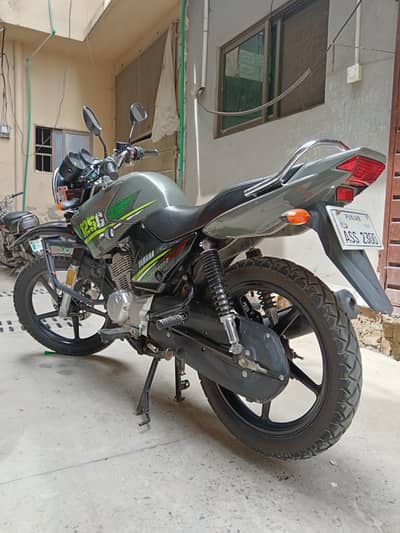 Barely used Yamaha YBR-G (green)