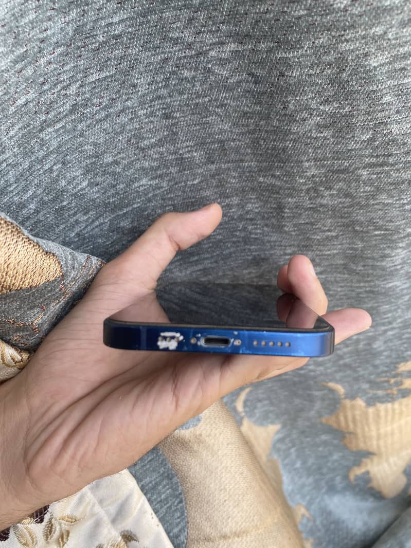 Apple iPhone 12 1