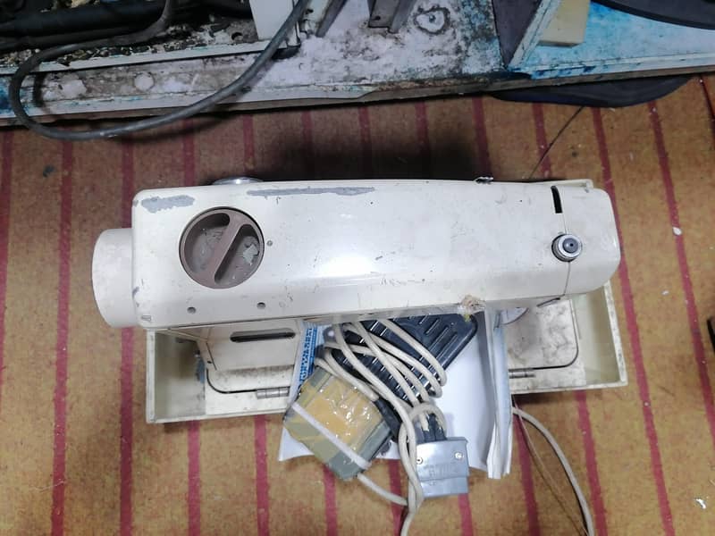 sewing machine good condition 1