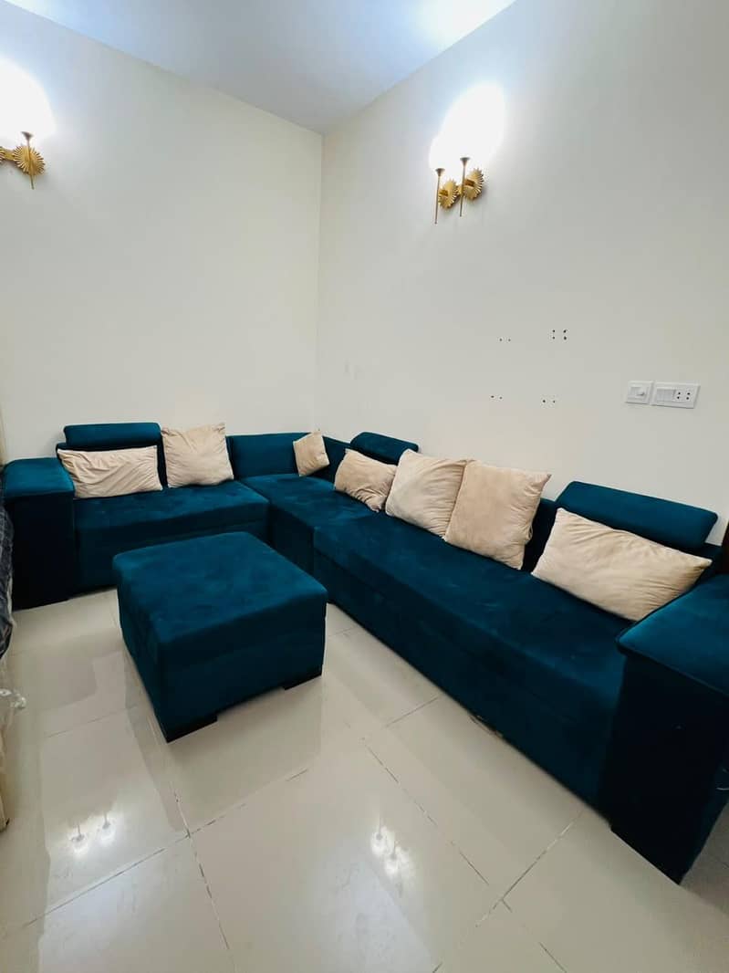 10/10 Condition L shape Sofa 0