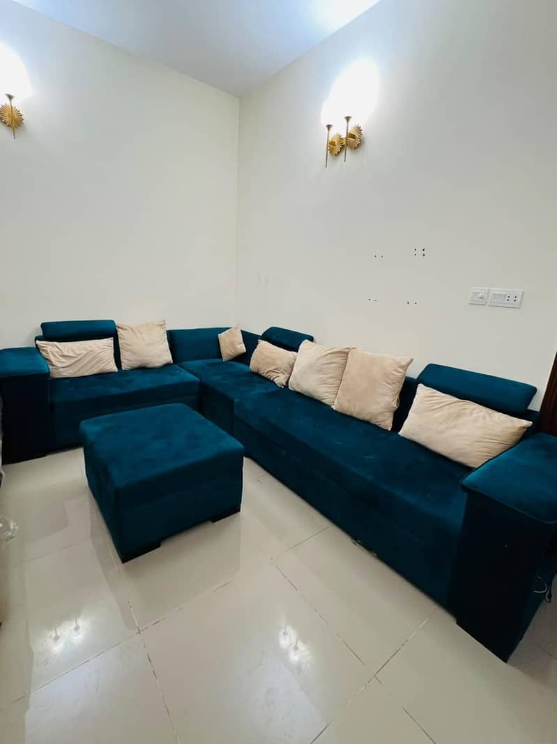 10/10 Condition L shape Sofa 1