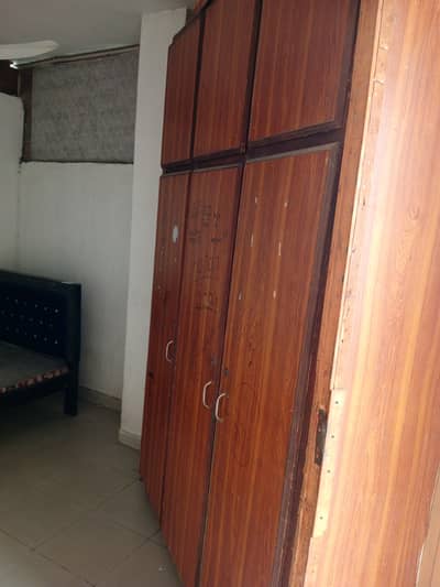 1 ROOM WITHOUT ATTACH BATH AVAILABLE FOR BACHOLARS