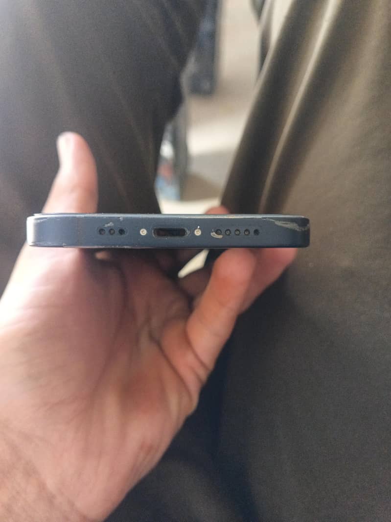 Apple iPhone 12 3