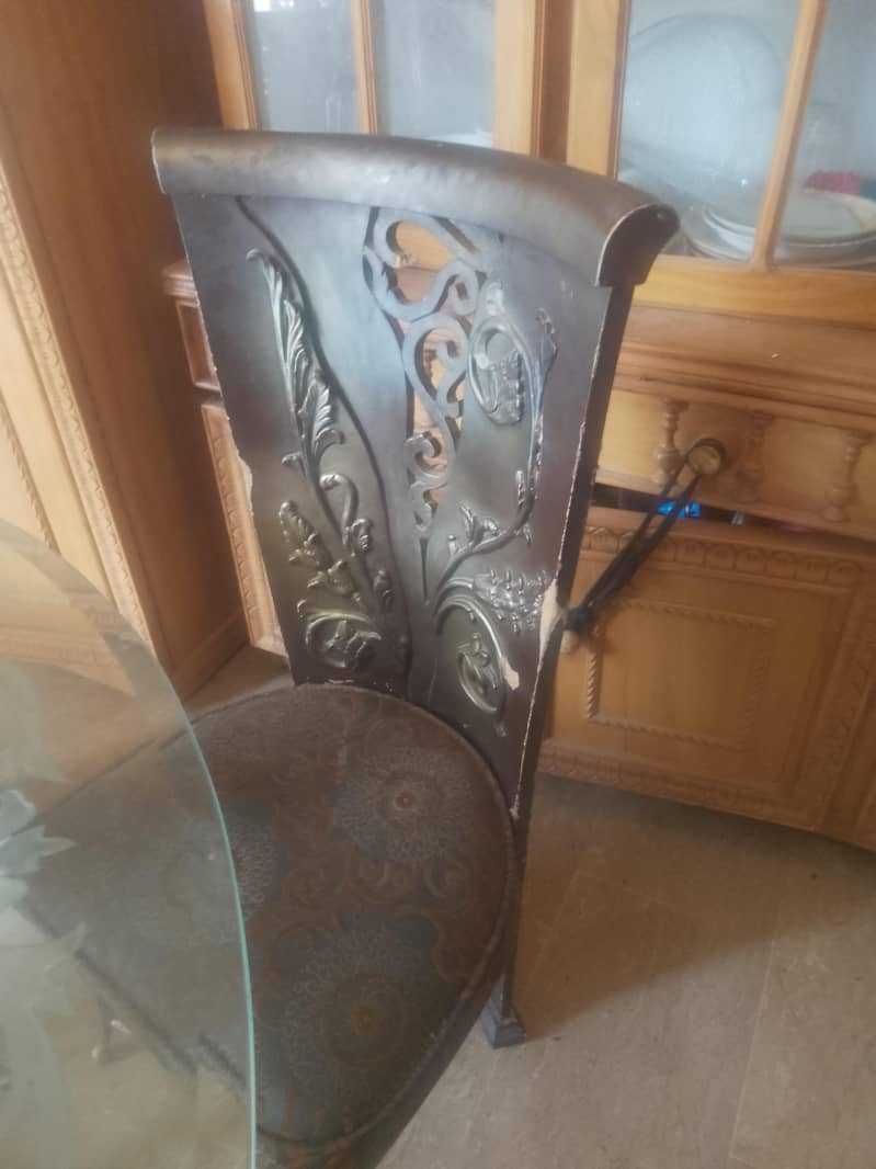 Round dining table 1