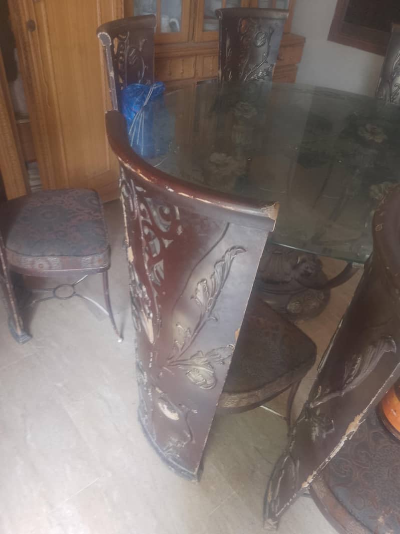 Round dining table 2