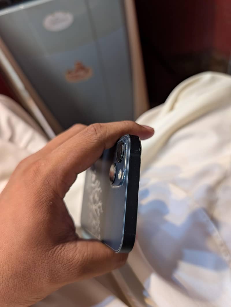 Apple iPhone 13 5