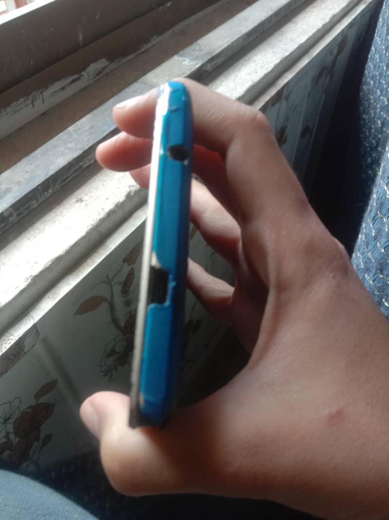 QMobile Classic 4