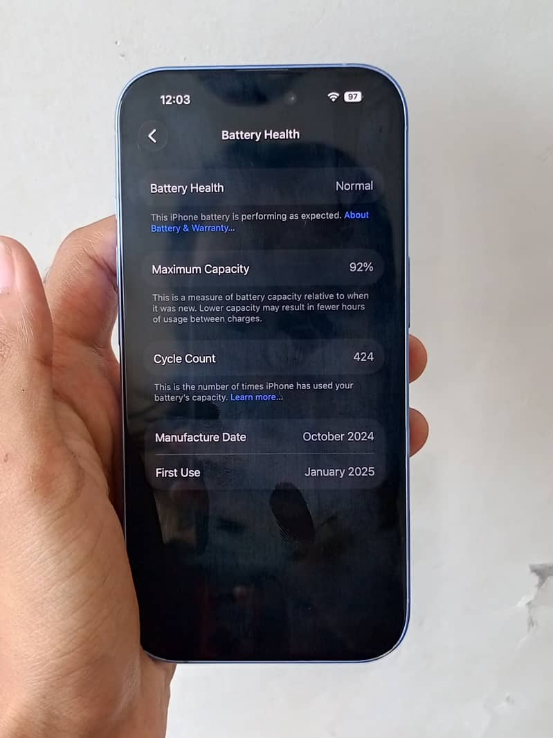 Apple iPhone 16 3