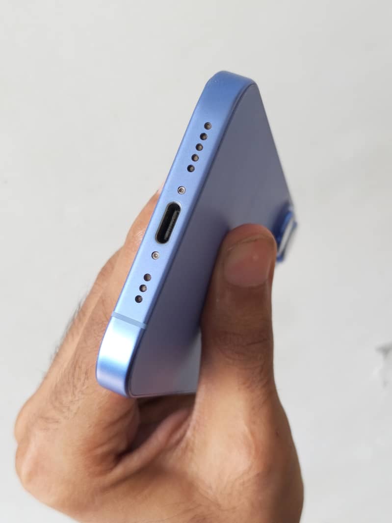 Apple iPhone 16 6