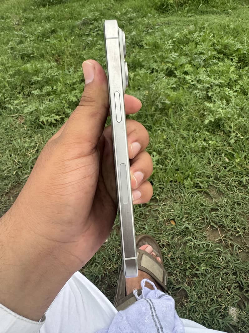Apple iPhone 15 Pro Max 0