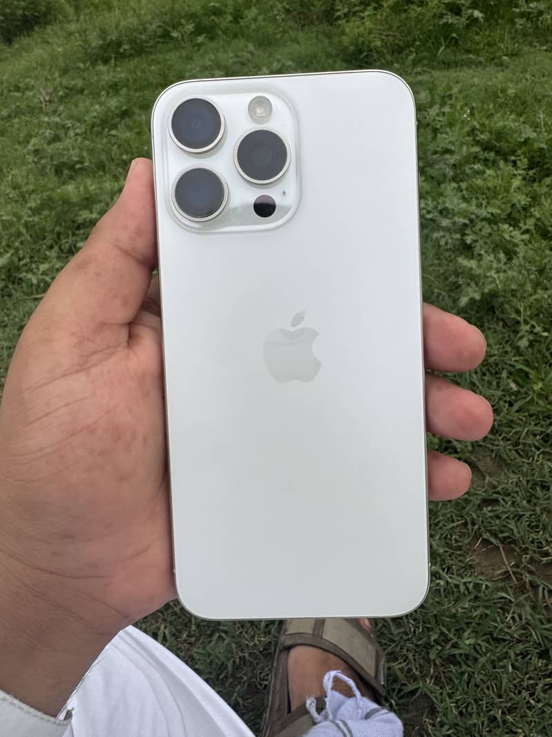 Apple iPhone 15 Pro Max 2
