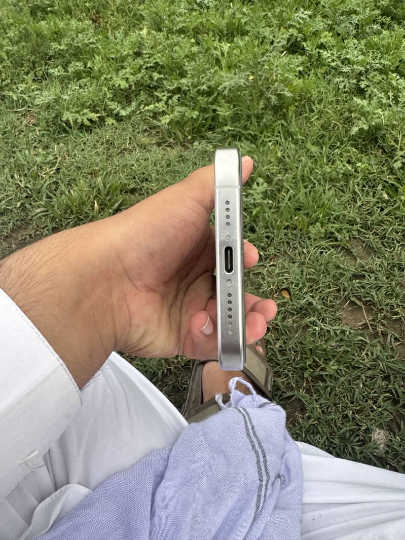 Apple iPhone 15 Pro Max 3