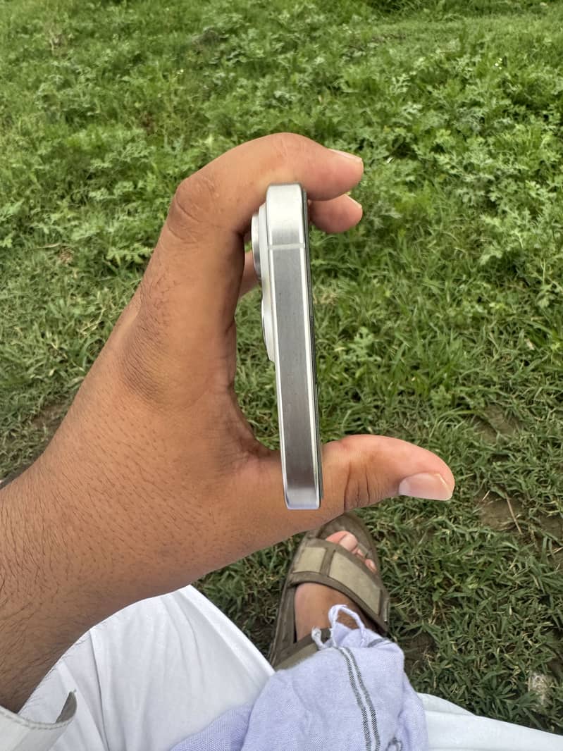 Apple iPhone 15 Pro Max 4
