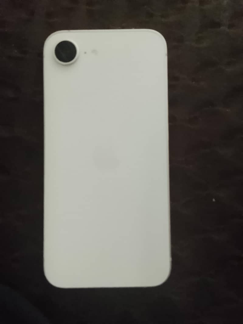 Apple iPhone 17e 1