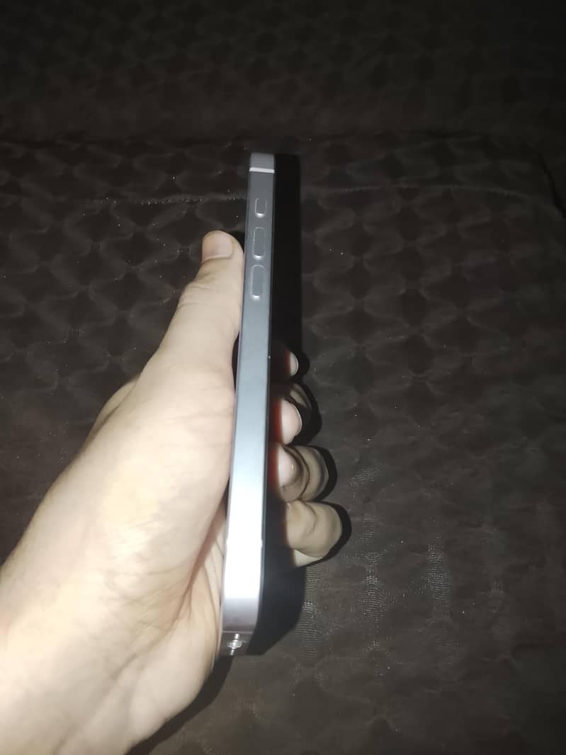 Apple iPhone 17e 3