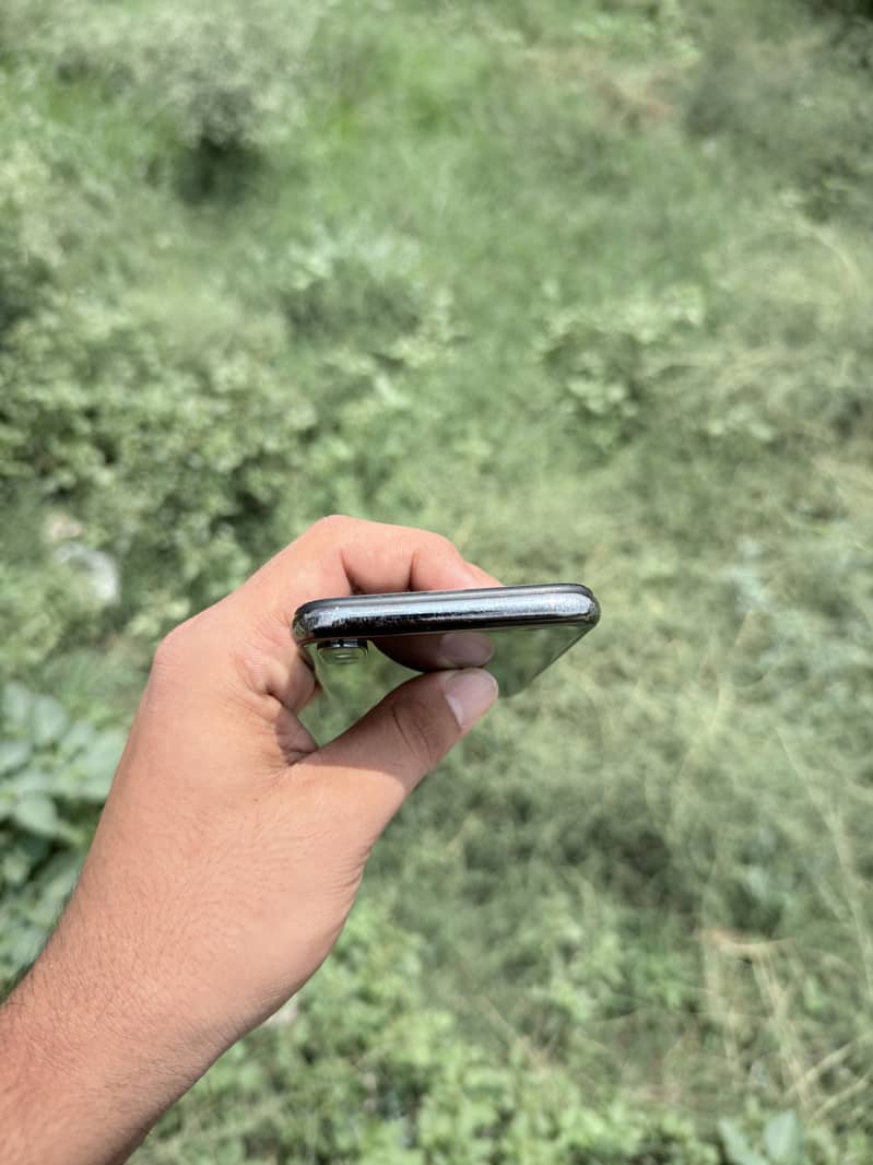 Apple iPhone X 4