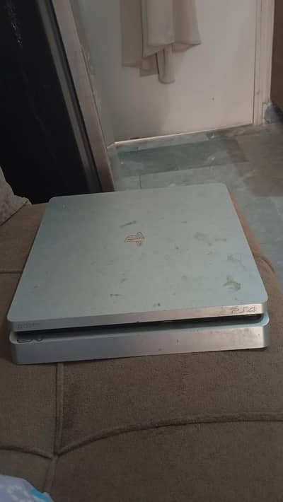 Playstation 4 Silver