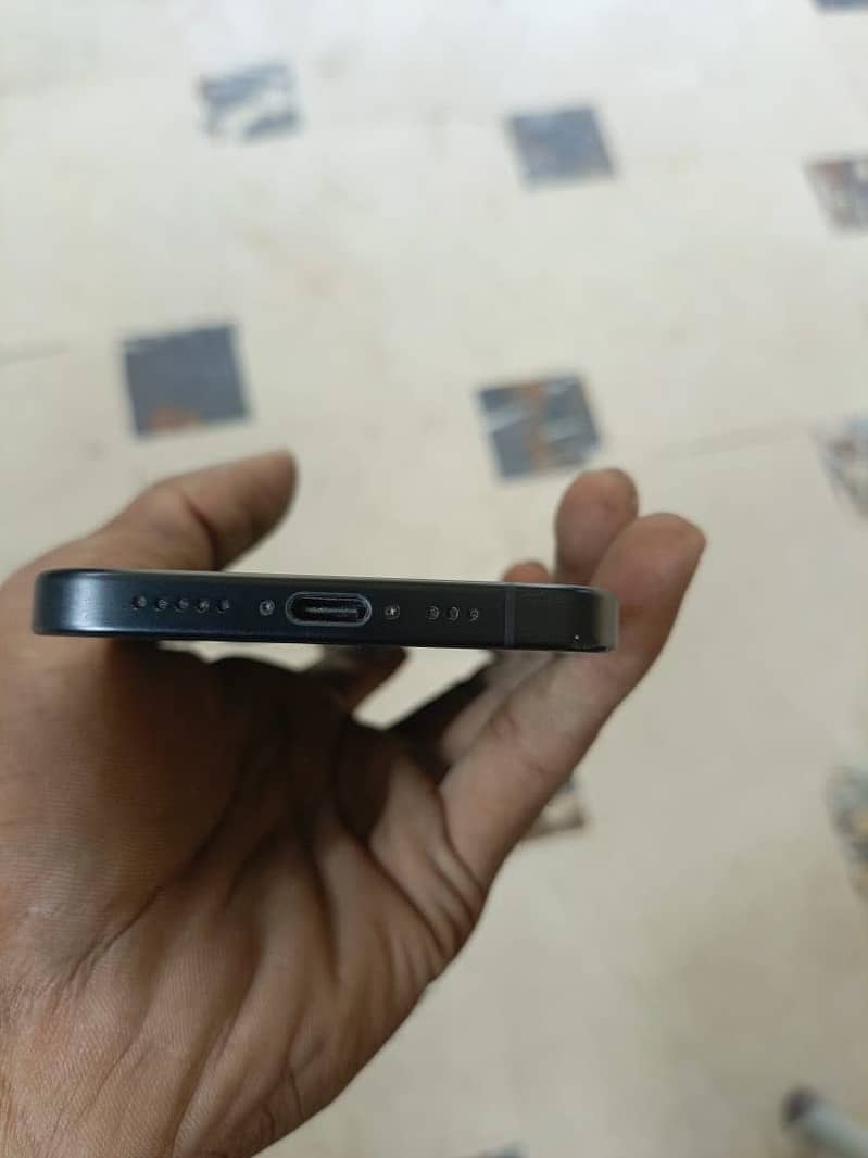 Apple iPhone 16 3