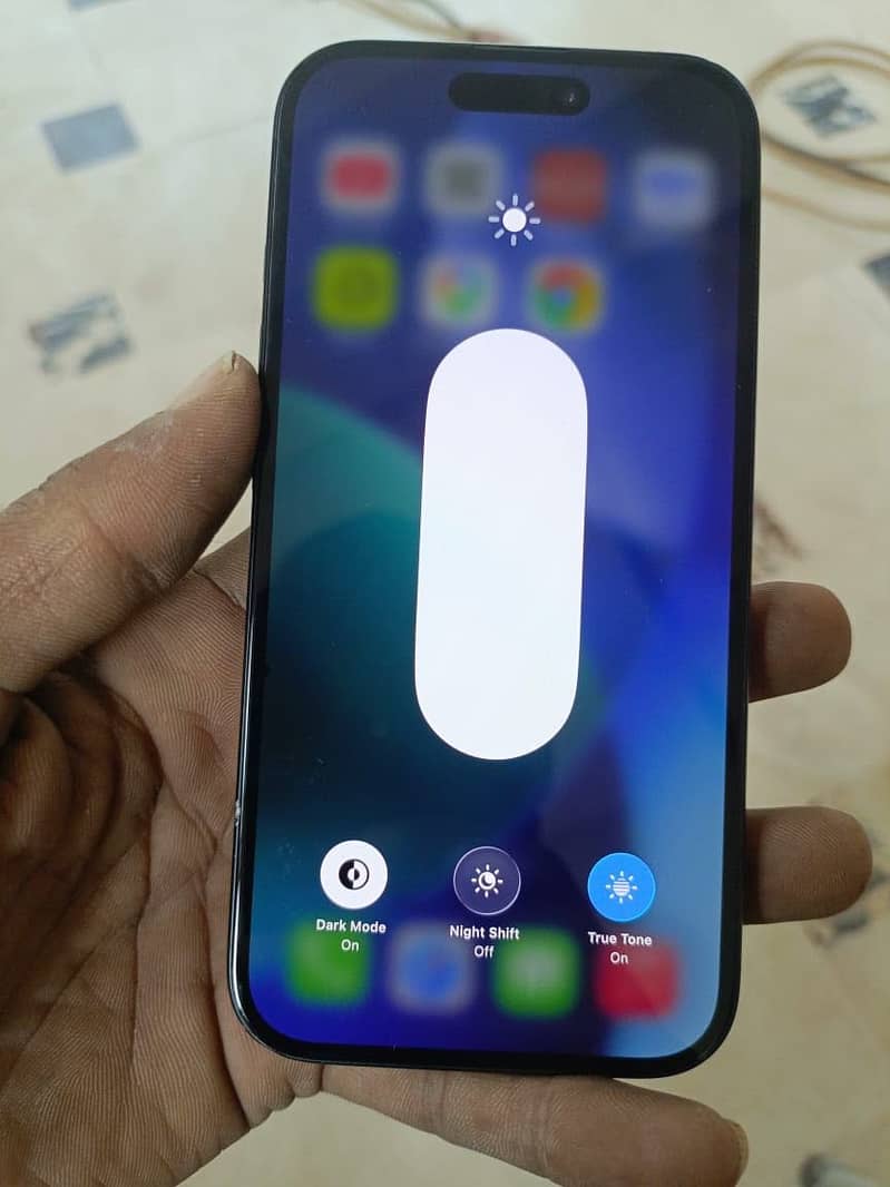 Apple iPhone 16 5