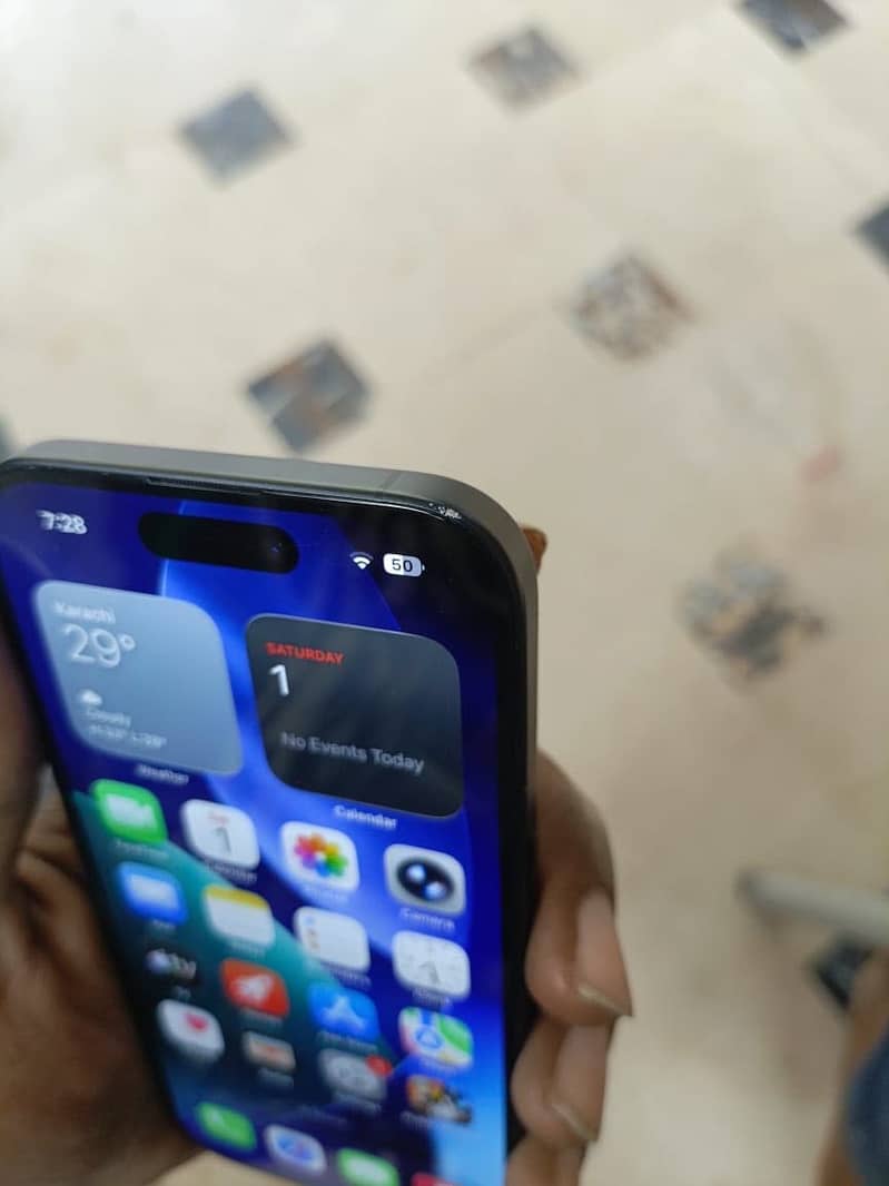 Apple iPhone 16 9