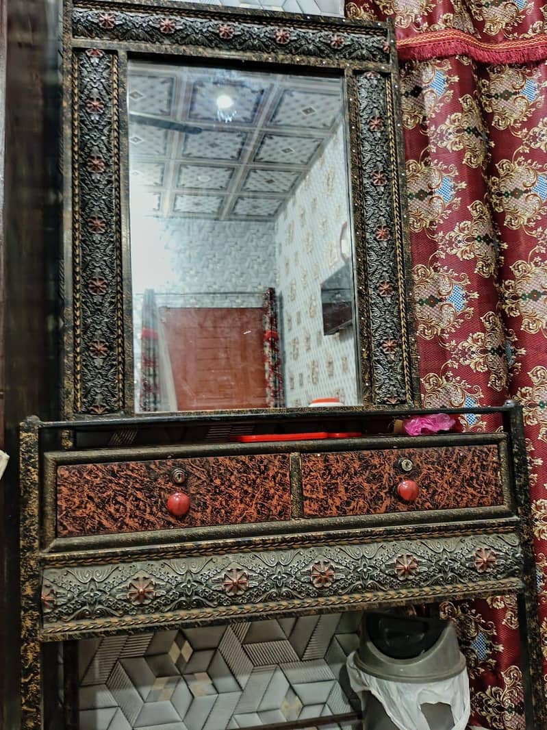 iron dressing table 0