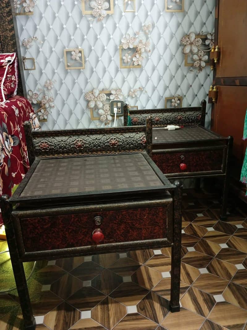 iron dressing table 2