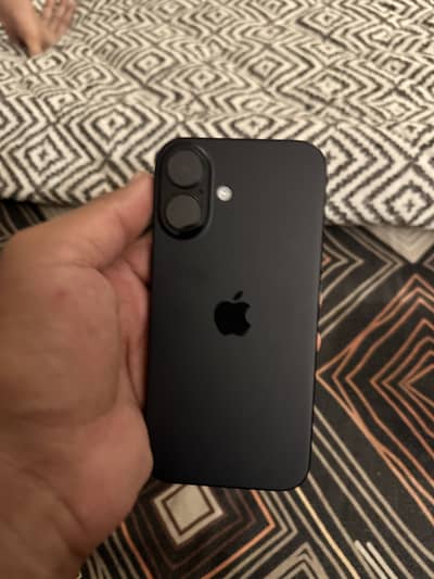 Apple iPhone 16 Factory Unlock 4 month sim time 100battery health10/10