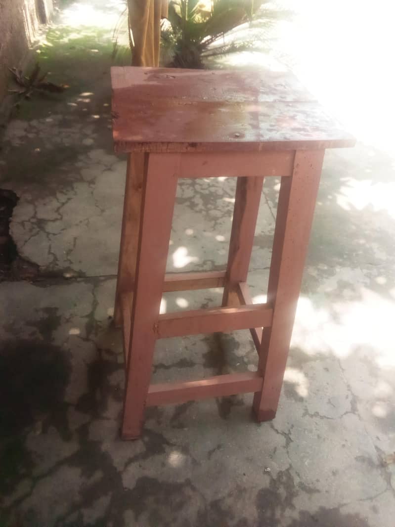 table and stool 0