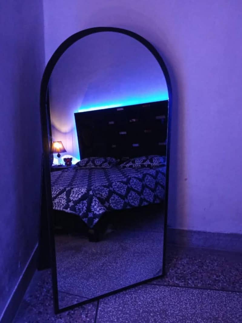 Mirror Stand 1