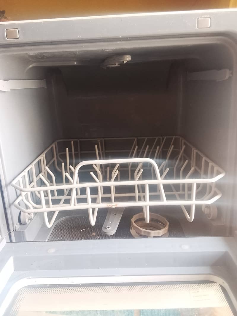 Dishwasher small Beetro 1