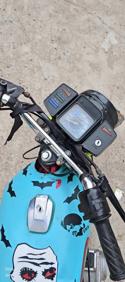 Yamaha ka model ka nhi pta na hi Saal ka pta ha