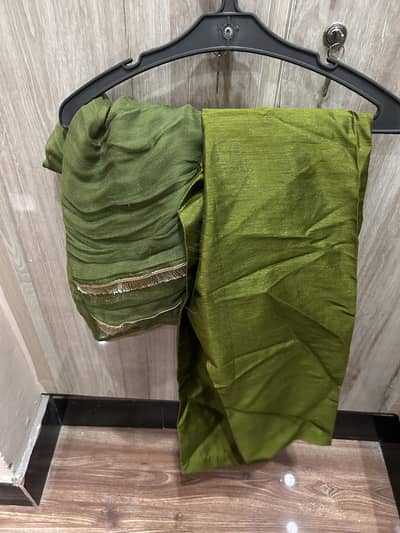 i am selling a brand new three piece suit formal wear