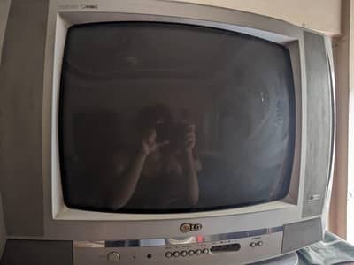 lg goldeneye crt tv  for sale