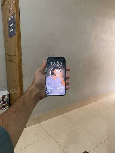 Apple iPhone 16