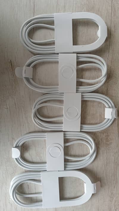 Iphone 17 pro and pro max cables