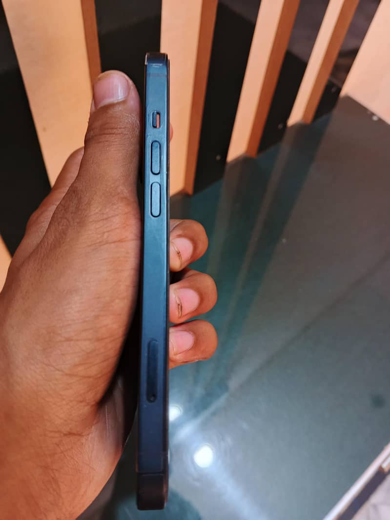 Apple iPhone 13 1