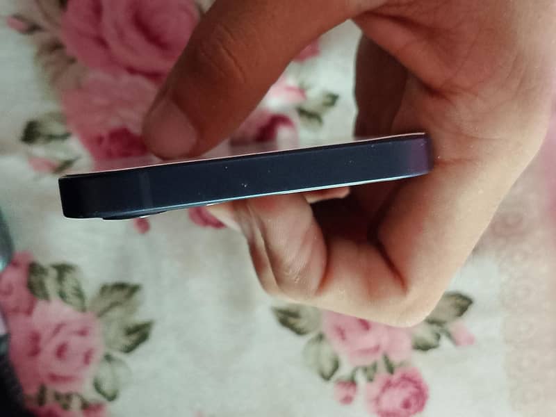 Apple iPhone 12 3