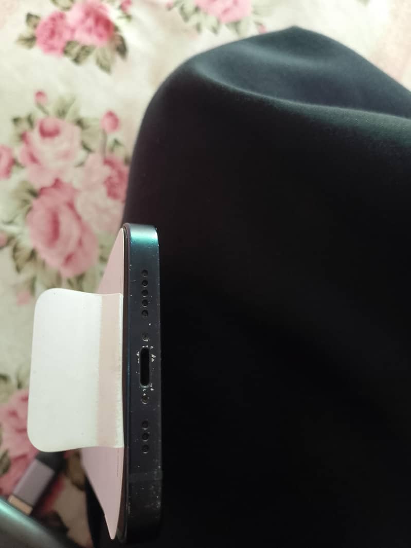 Apple iPhone 12 4