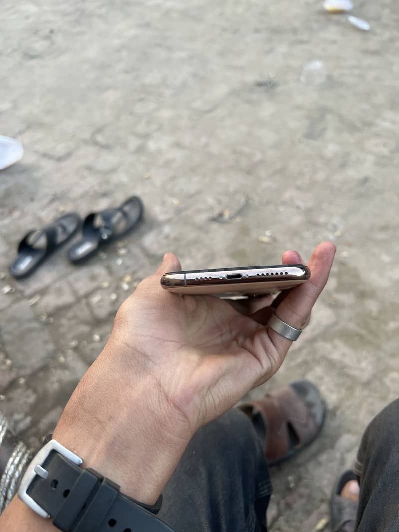 Apple iPhone 11 Pro Max 1