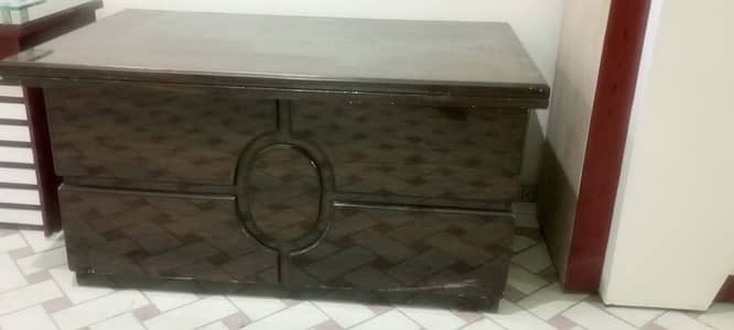 Urgent Sale – Executive Office Table – Rs. 23,000
