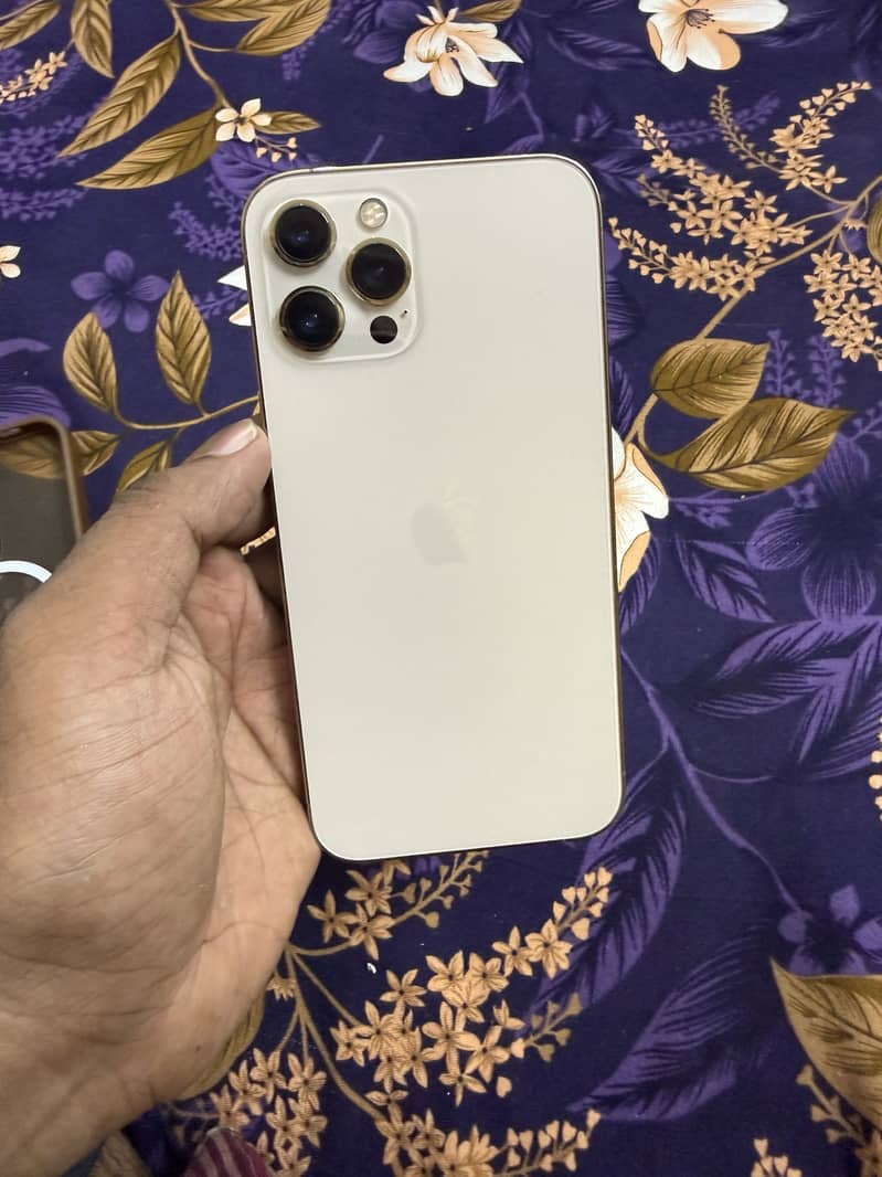Apple iPhone 12 Pro Max 4